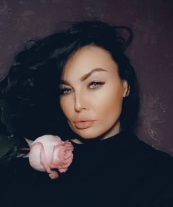 Я всегда готова подарить тебе нежность и наслаждение, и позволить тебе погрузиться в мир сексуальных фантазий. Мой опыт и талант позволят нам испытать максимум удовольствия. Я умею общаться на разные темы, и могу стать твоей нежной подругой на время встречи. Мои услуги разнообразны и индивидуальны, исходя из твоих желаний. Обязательно загляни в мои фотоальбомы, чтобы увидеть мою изумительную внешность. Позволь себе роскошь и расслабление, я гарантирую тебе незабываемый опыт. Мои клиенты остаются довольными и возвращаются ко мне снова и снова. Не теряй время, давай соединимся и испытаем настоящую страсть в Москве. 😉 Женечка